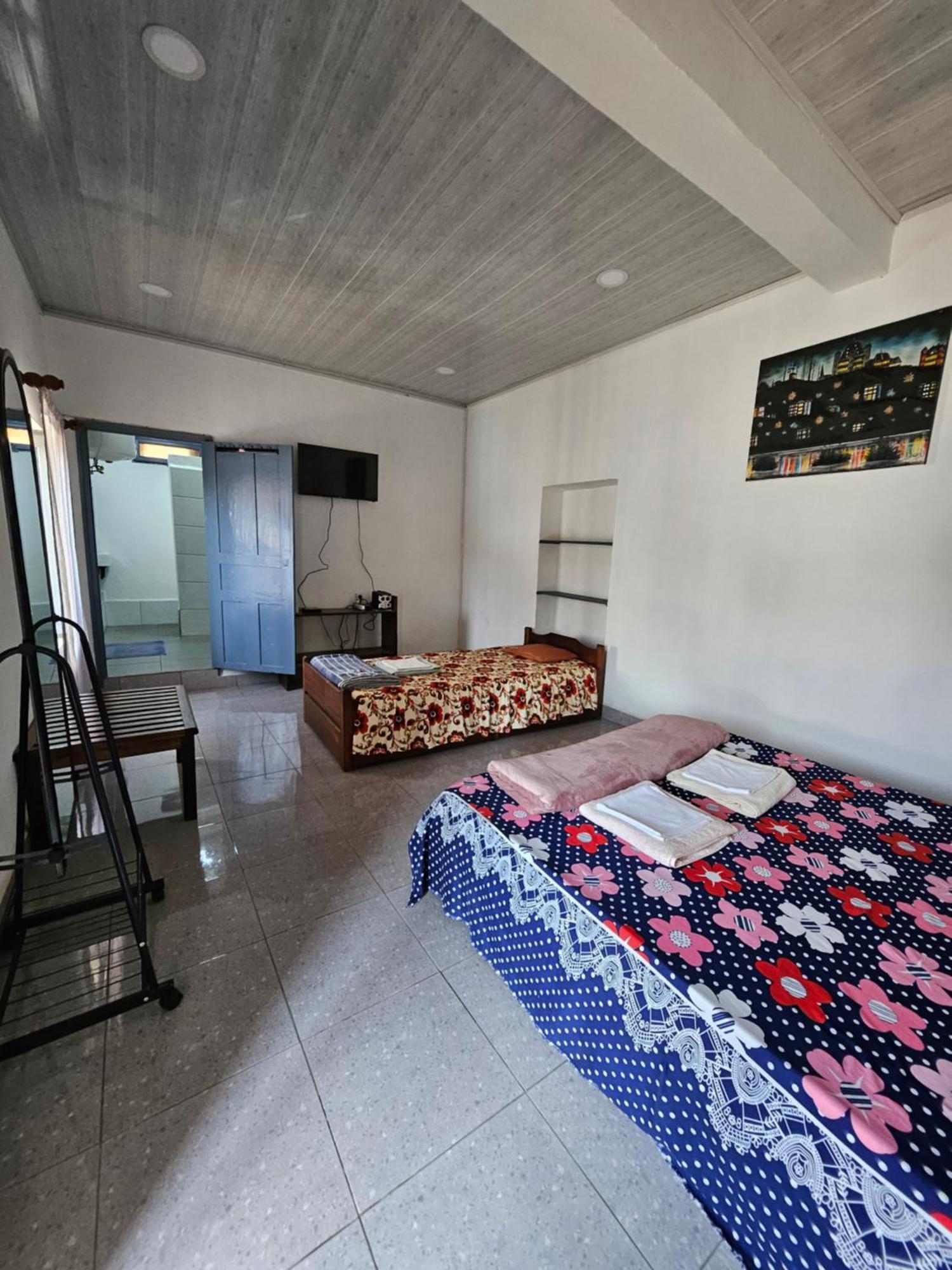 Bed and Breakfast Chez Joel Antsirabe Exterior foto
